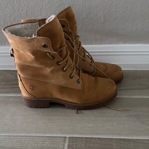 Timberland Women’s Tan Suede Lace-Up Ankle Boots